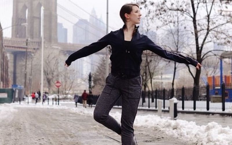 Caitlin doing a ballet pose on a snowy street