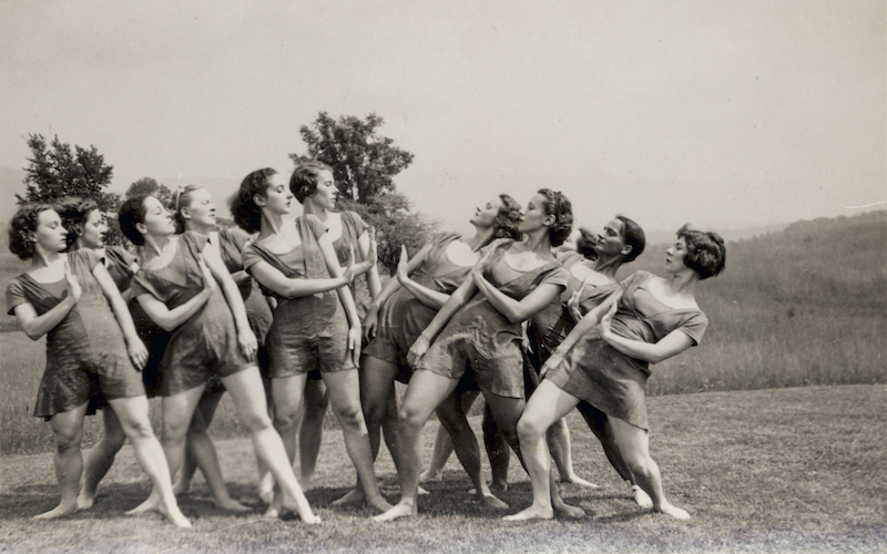A photo from the 1930s of students in a Graham technique class at ADF